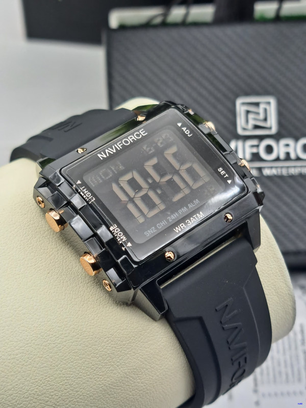 NAVAFORCE RUBBER DIGITAL AND ANALOG WATER PROOF UNISEX FACE COMES WITH BOX AND CARRIER BAG
